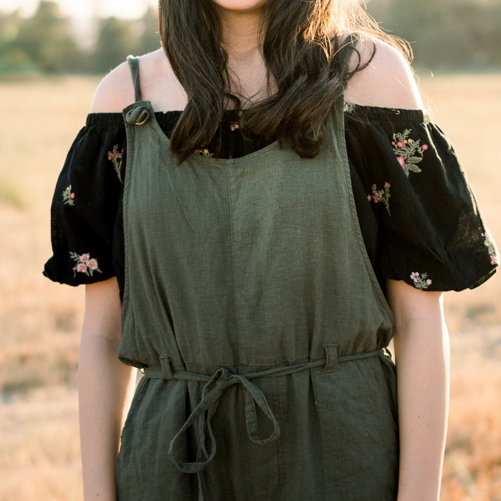 Embroidered Floral Crop Top - Picture 5 of 5